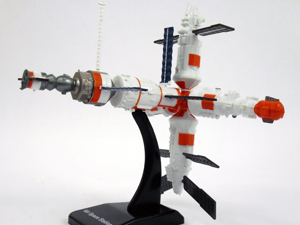 New-Ray MIR Space Station Scale Model Kit (Kit, assembly required)