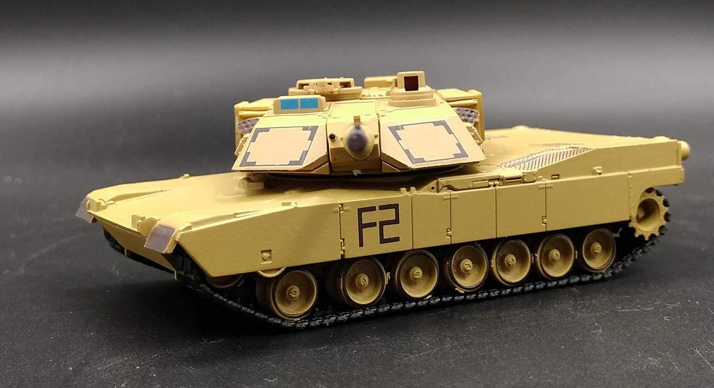 US MBT M1A2 Abrams Tank Desert with Display case 1:72 Heng Long Model