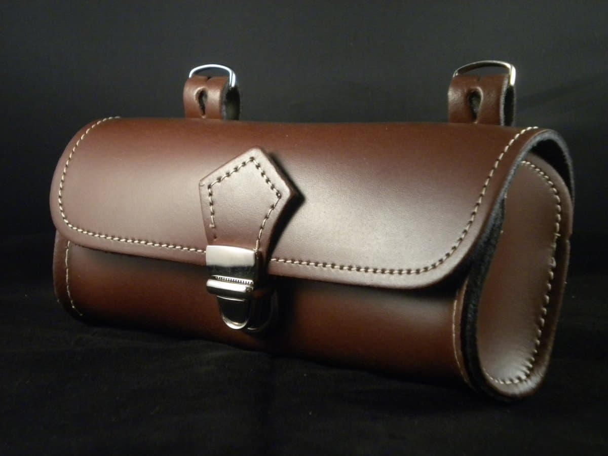 Saddle Bag Oval in Leather Brown