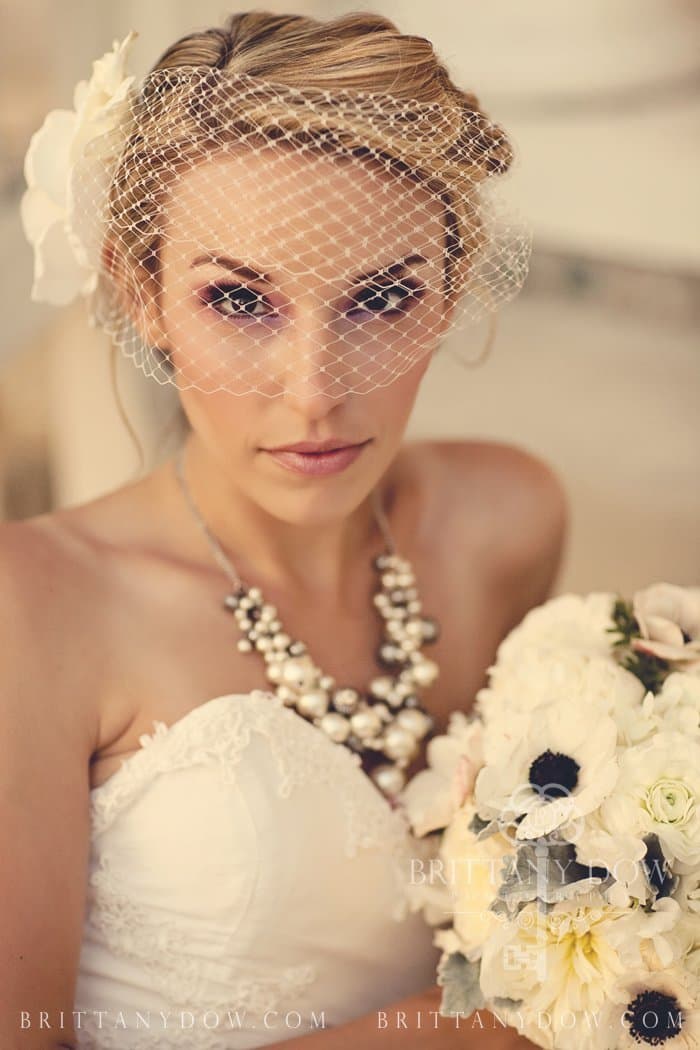Beautiful wedding veil and flower set