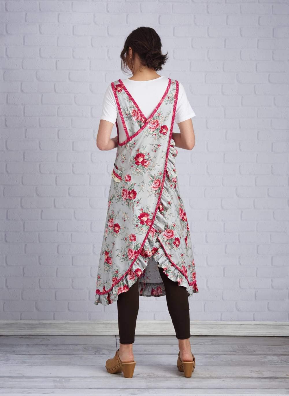 SIMPLICITY Sewing Pattern S8904 Misses' Wrap-Around Apron, Paper, White, Various