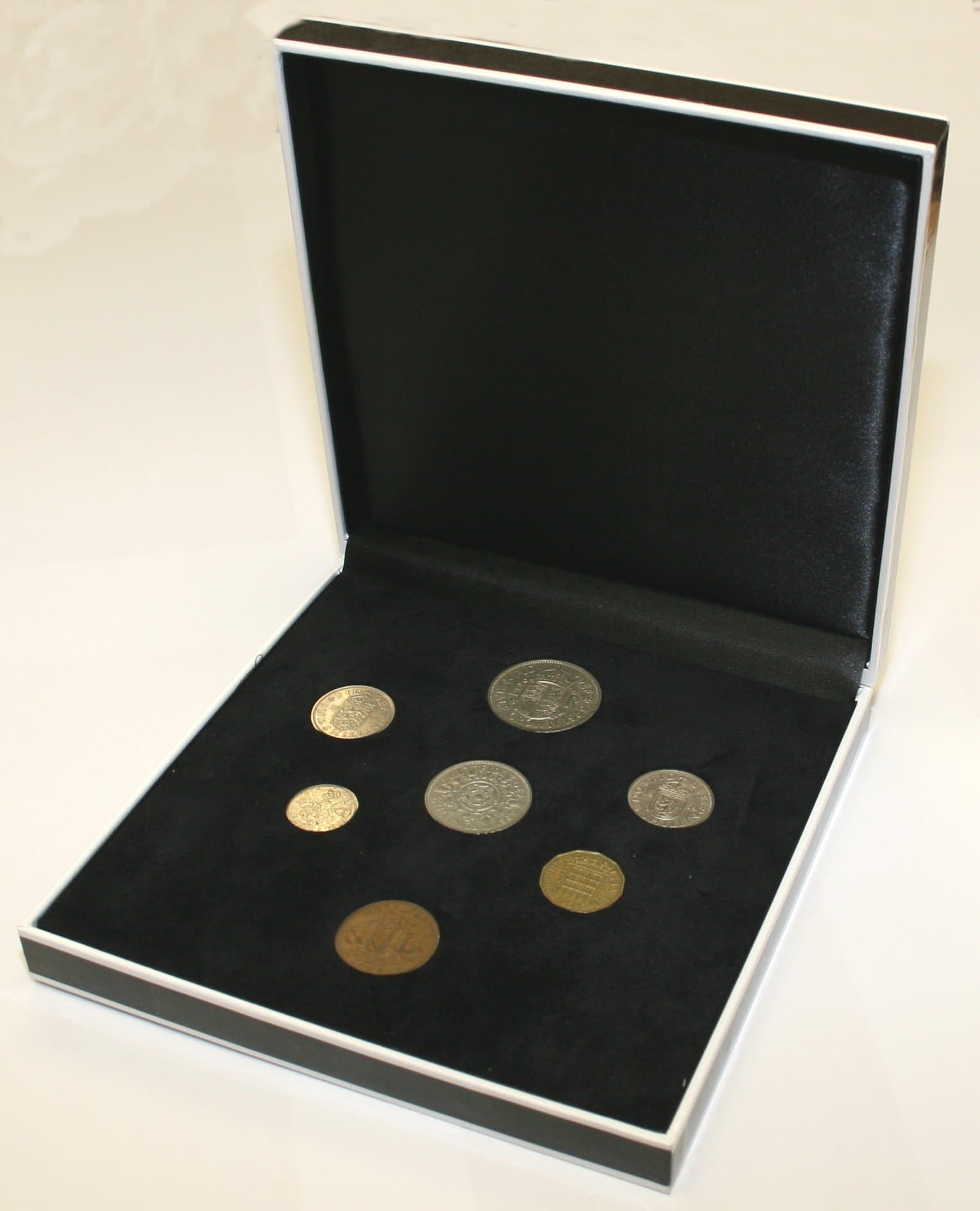 1959 Complete British Coin Year Set in a Specially Designed Quality Presentation Case (170mm x 170mm x 36mm) Contains Every Coin Issued In 1959 All Professionally Graded Very Fine or Better Condition