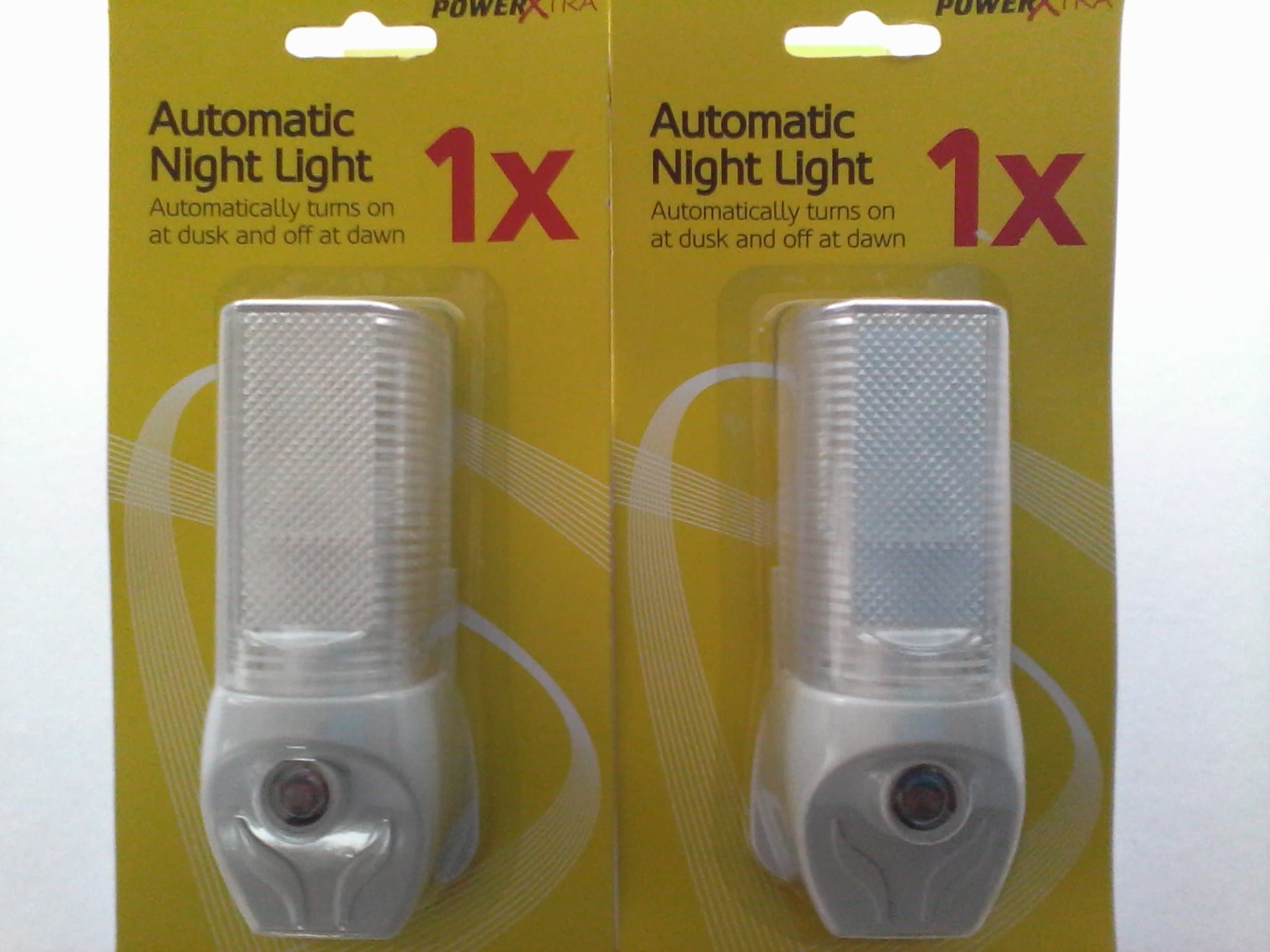 2 x Automatic Night Lights Turns on at Dusk & Off at Dawn Helps Children & Adults Find Their Way At Night Standard 3 Pin Plug.