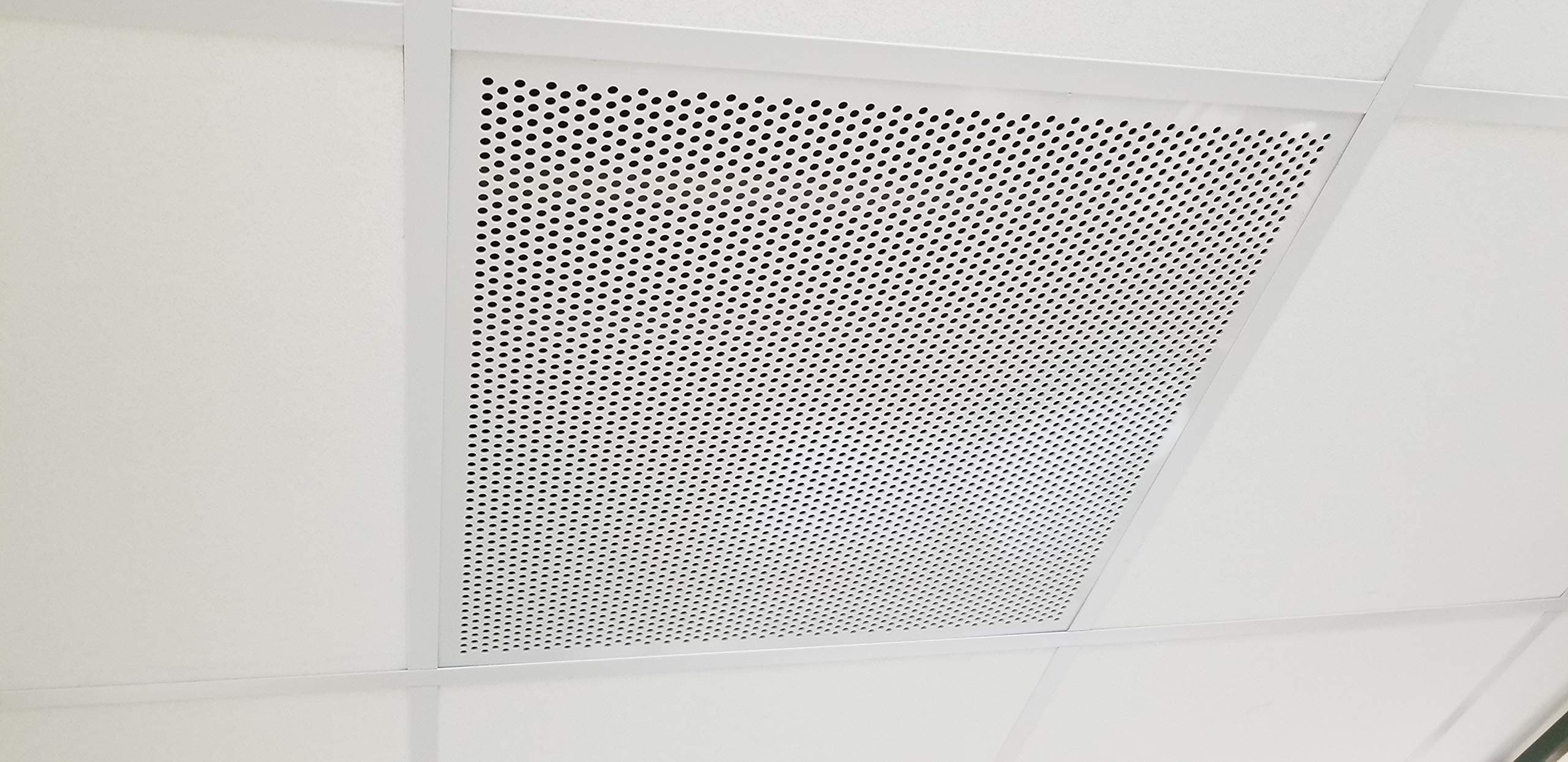 White Plastic Perforated Tile/return with 1/2" Perforations, 100 Thick (#4994W-100-50)