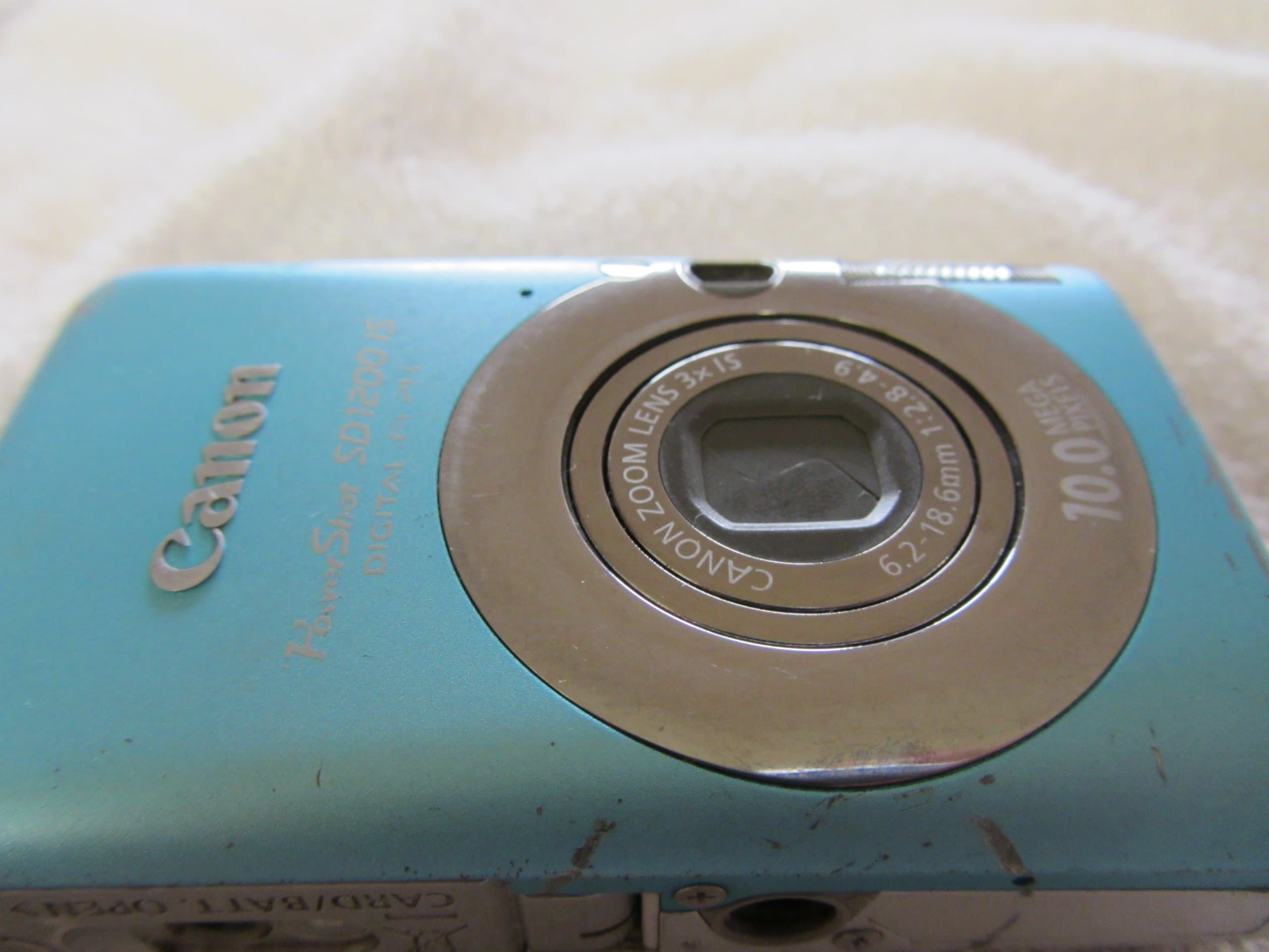 Canon PowerShot SD1200IS 10 MP Digital Camera with 3x Optical Image Stabilized Zoom and 2.5-inch LCD (Blue)