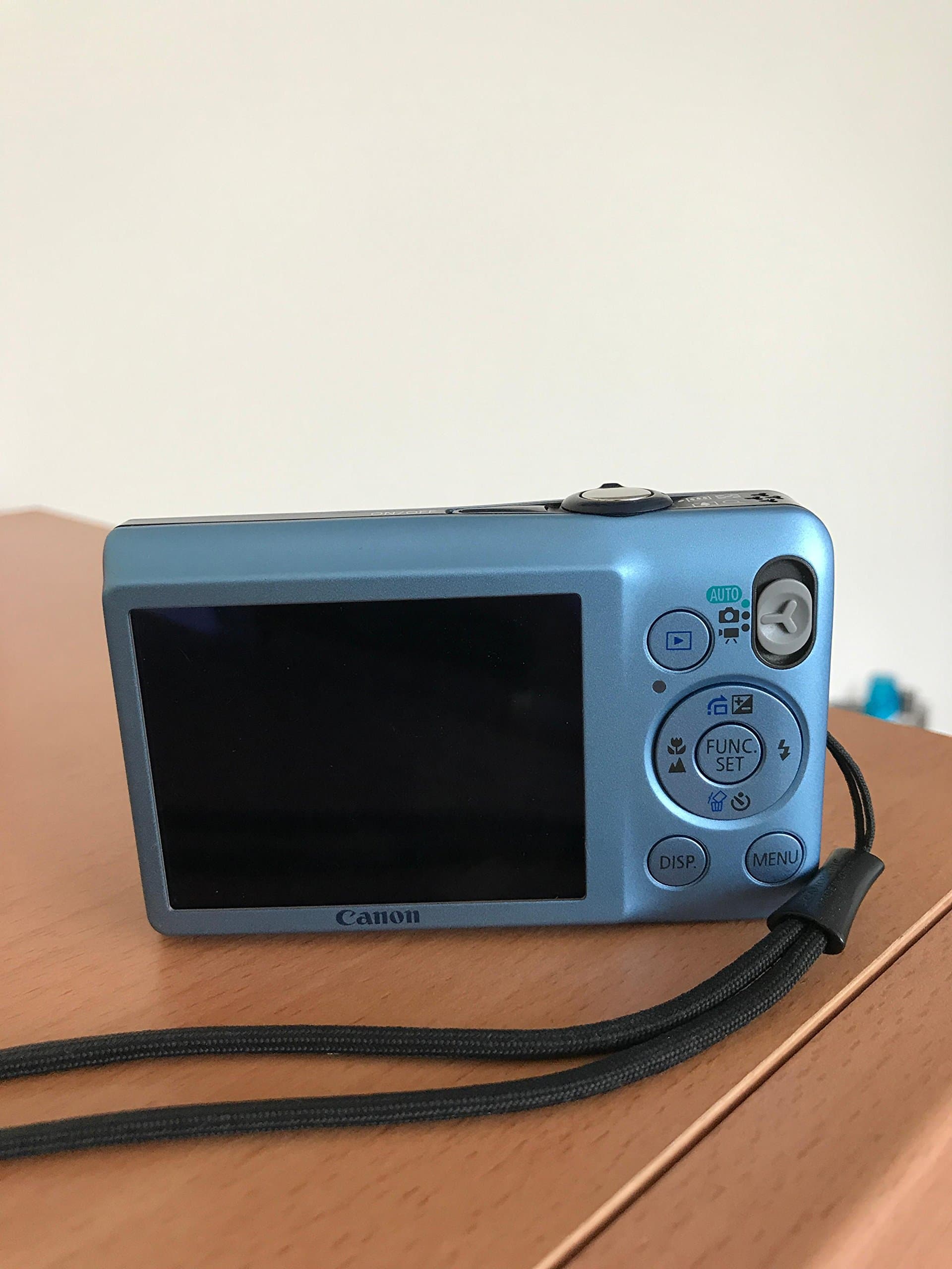 Canon Ixus 107 IS Digital Camera in Blue. Face detection, 12.1MP, Image stabilizer....