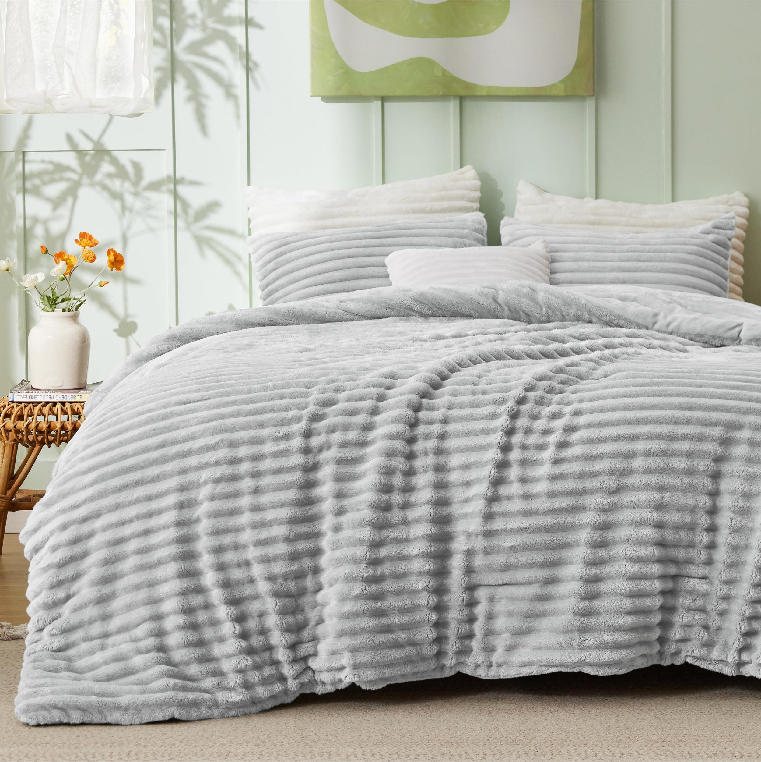 Bedsure Comforter Set Queen Size - GentleSoft™ 3 Pieces Double-Side Fleece Fluffy Light Grey Comforter Set, Cozy Striped Room Decor Aesthetic, Luxury Bedding Queen Size, 2 Pillowcases, 90x90 Inches