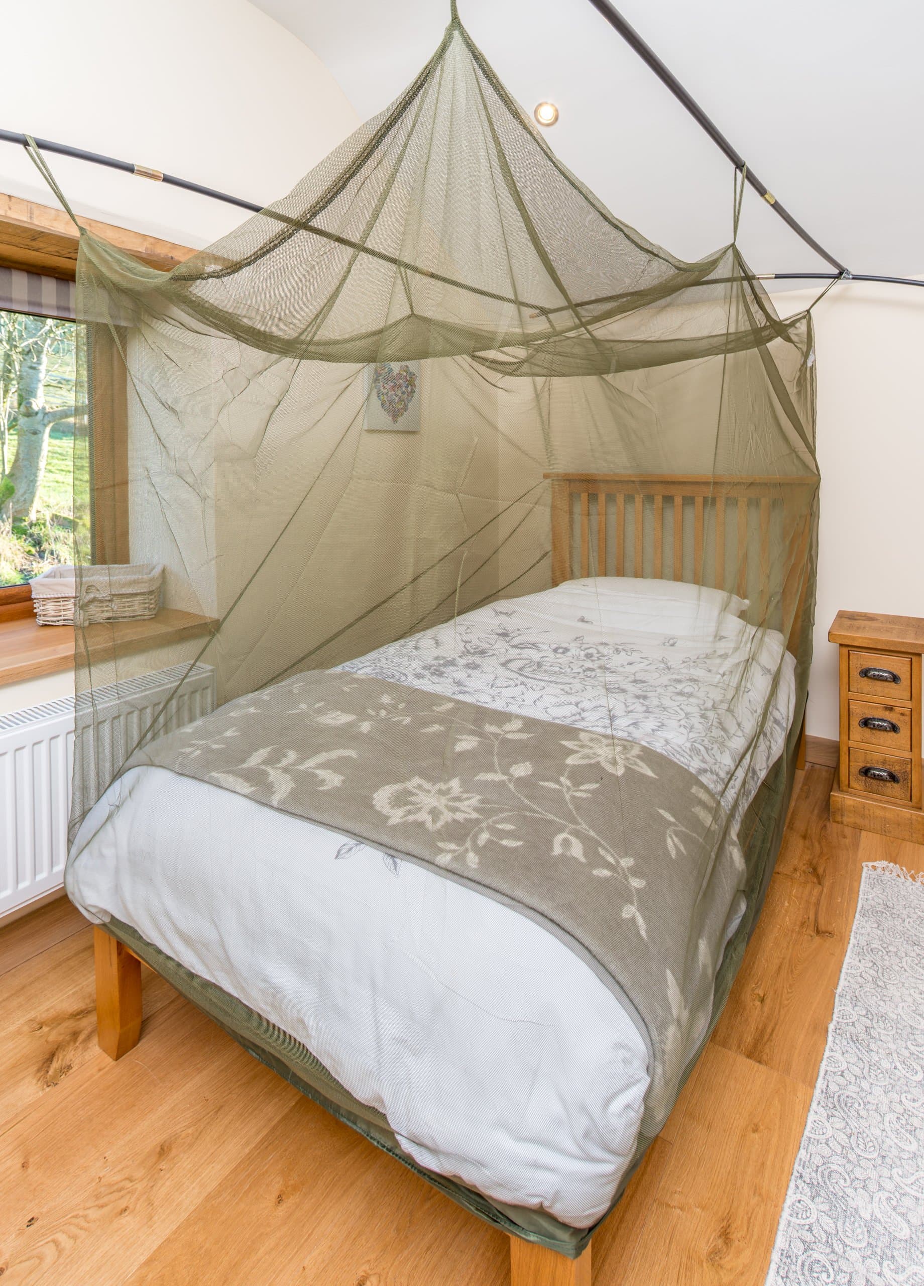 Single Box Shape Dark Green Mosquito Net with Hooks, Expansion Cords and Carry Case