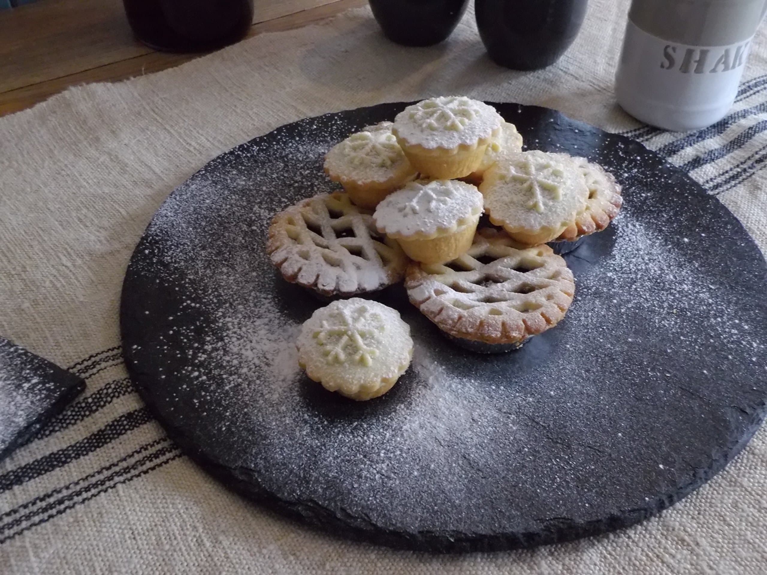 The Large Round Cheeseboard/Platter by Scottish Slate Gift, Gift Boxed size 300mm