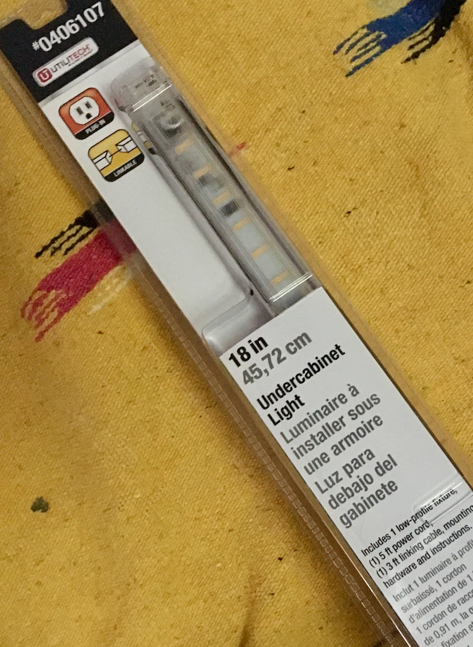 Utilitech 18.375-in Plug-In Under Cabinet LED Light Bar