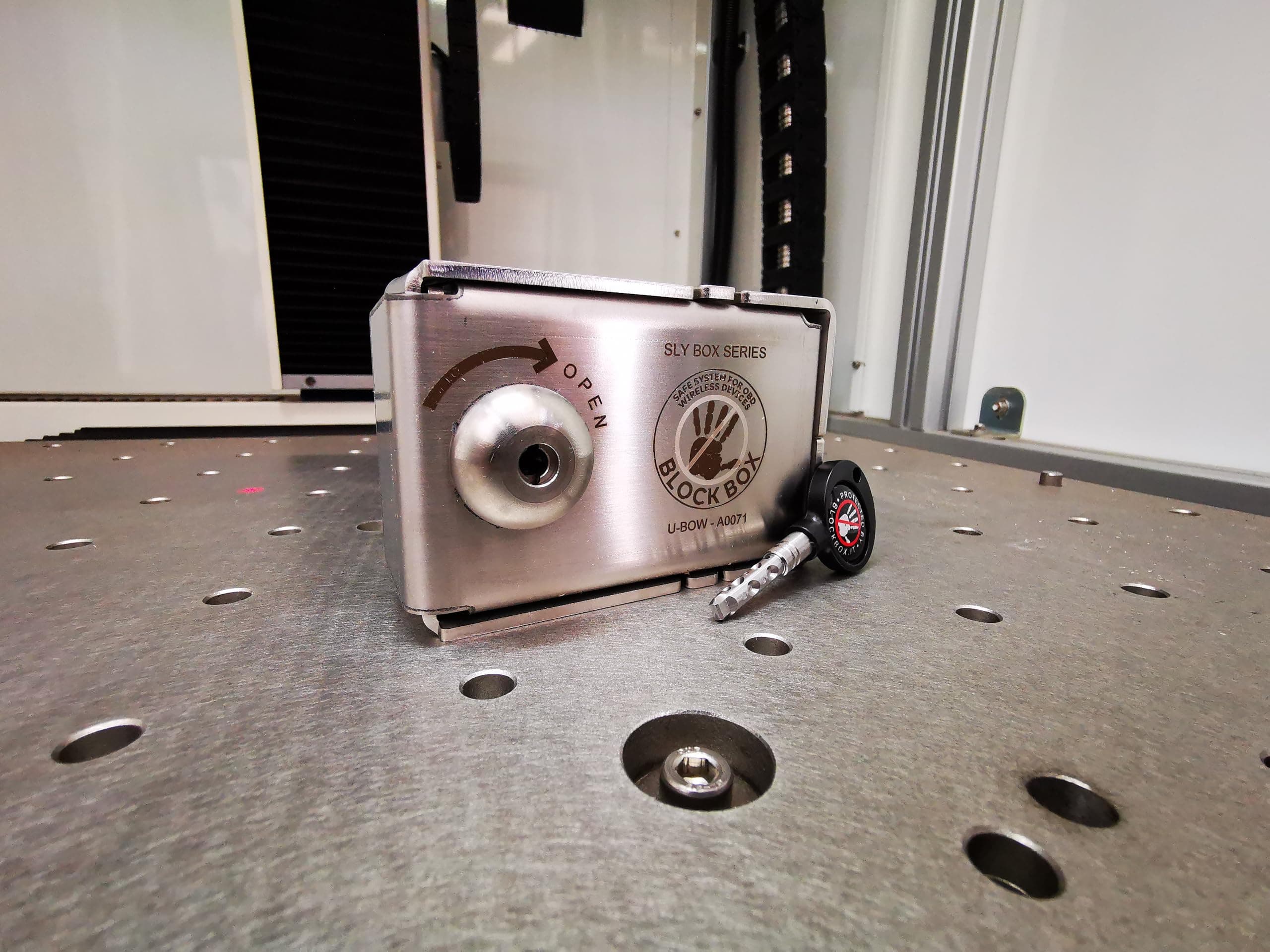 Block Box OBD Sly Series – Armoring for OBD Data Socket by BlockBox – Car Diagnosis Protection – 304 Stainless Steel – Netoma Key Induplicable Anti-Theft