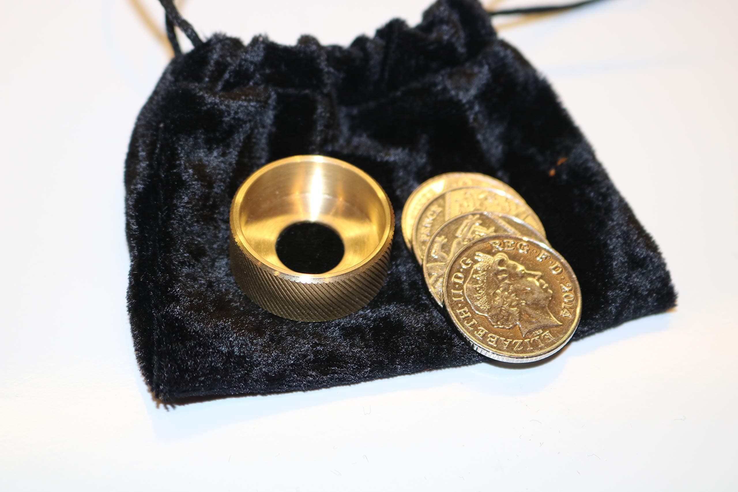 MAGIC COIN FLIGHT - CLOSE UP COIN MAGIC TRICK